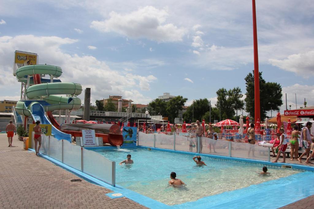 Bazén v ubytování Hotel Lara nebo v jeho okolí