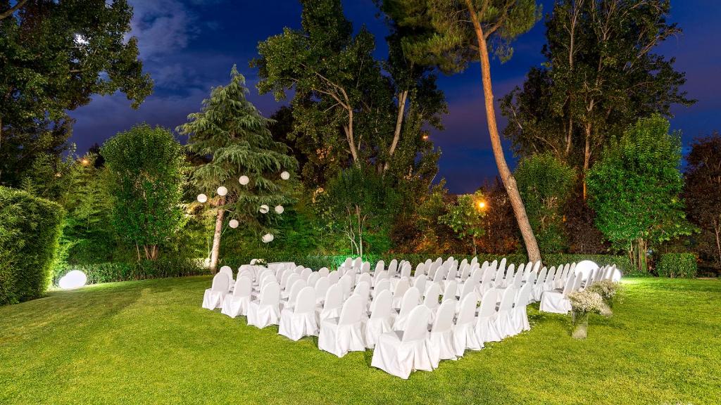 Jardín al aire libre en Eurostars Monte Real