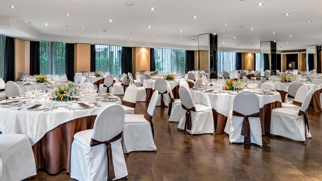 Un restaurante o sitio para comer en Eurostars Monte Real