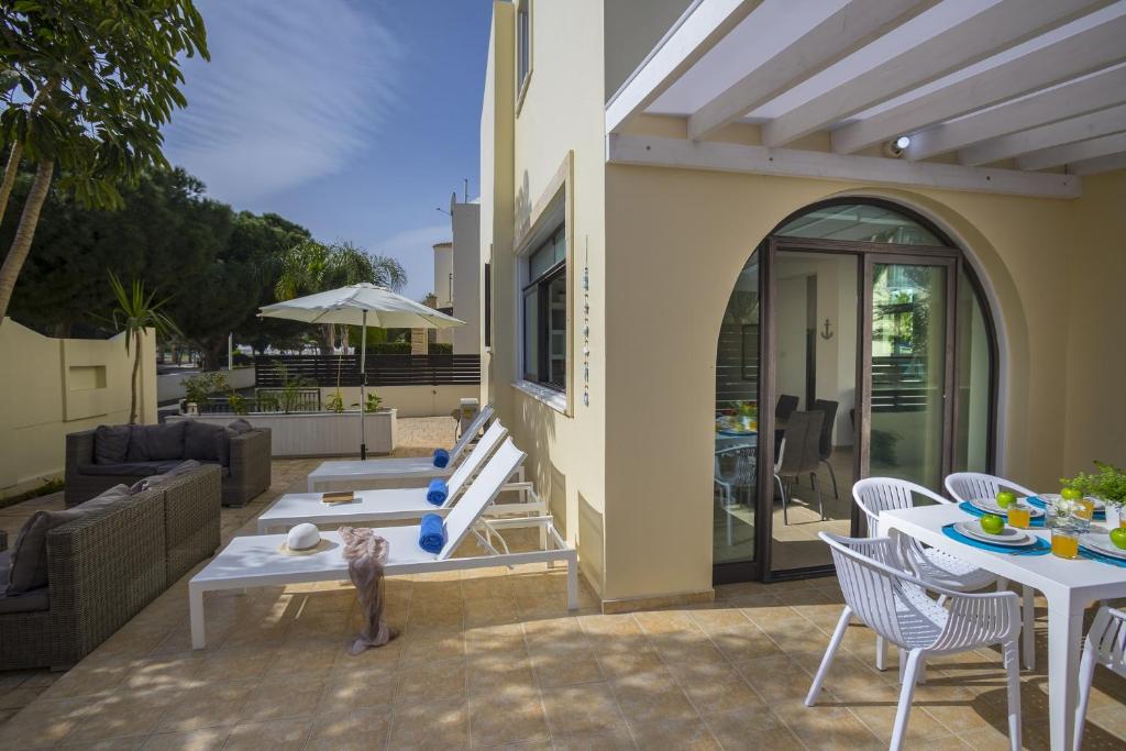 Balkón nebo terasa v ubytování Villa Mylos 8