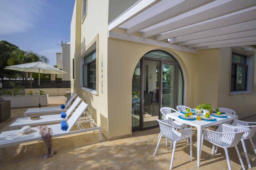Balkón nebo terasa v ubytování Villa Mylos 8