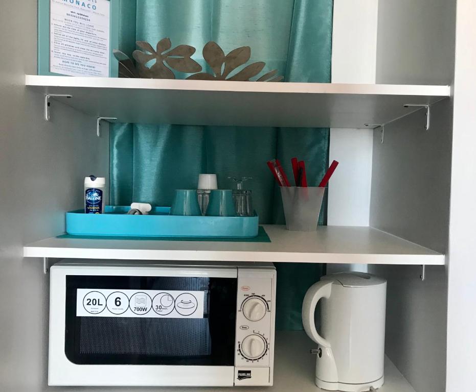 Kuchyň nebo kuchyňský kout v ubytování Apartments Monaco