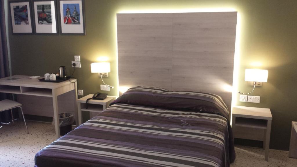 Postel nebo postele na pokoji v ubytování Il Palazzin Hotel