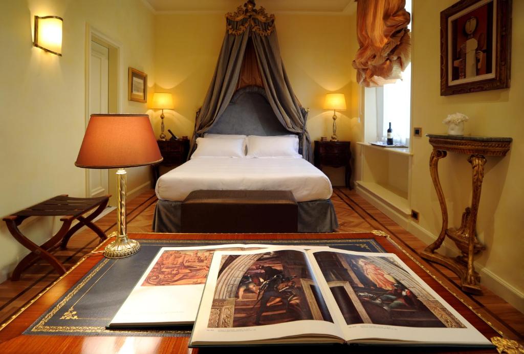 Postel nebo postele na pokoji v ubytování Hotel Villa Duse