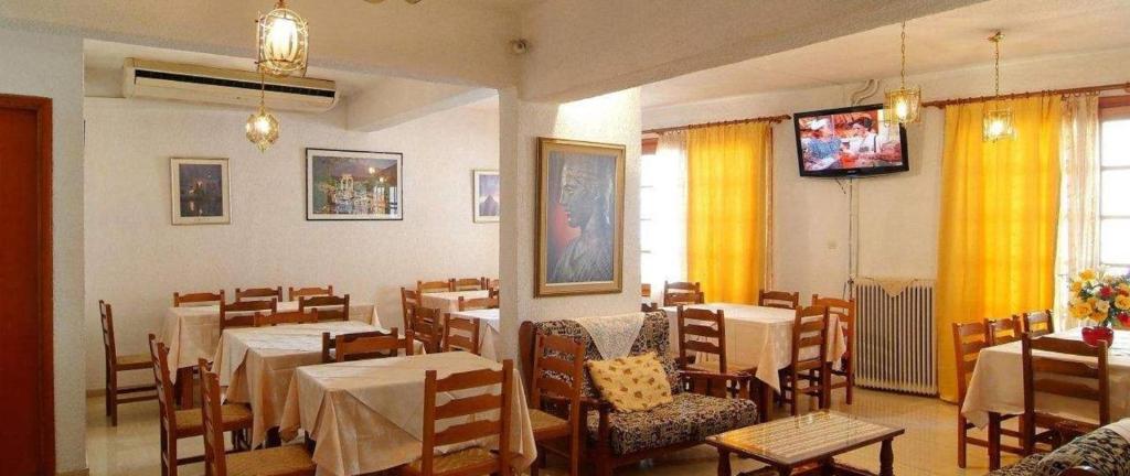 TV a/nebo společenská místnost v ubytování Hotel Orfeas
