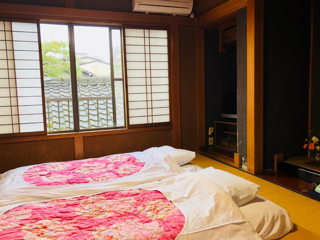 Postel nebo postele na pokoji v ubytování Ryokan Kaminaka