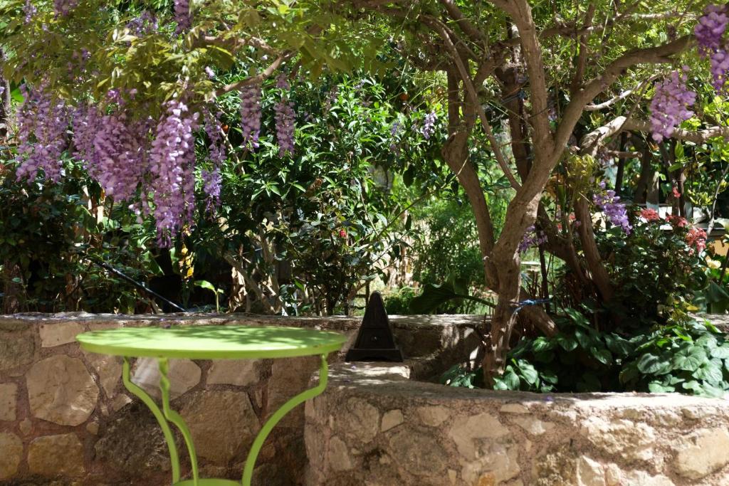 Zdjęcie z galerii obiektu Traditional elegant Cretan Stone Home for families w Chanii
