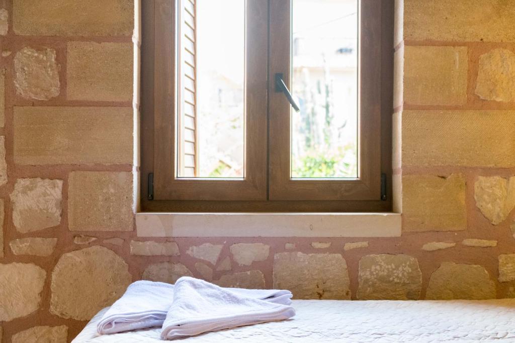 Zdjęcie z galerii obiektu Traditional elegant Cretan Stone Home for families w Chanii