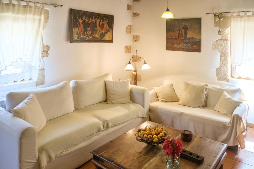 Zdjęcie z galerii obiektu Traditional elegant Cretan Stone Home for families w Chanii