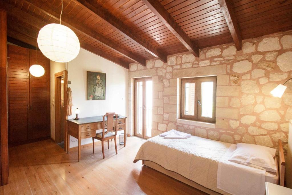 Zdjęcie z galerii obiektu Traditional elegant Cretan Stone Home for families w Chanii