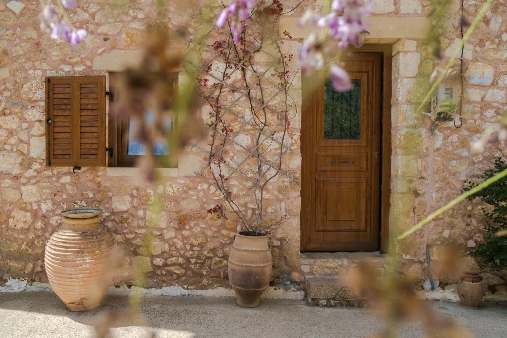 Zdjęcie z galerii obiektu Traditional elegant Cretan Stone Home for families w Chanii