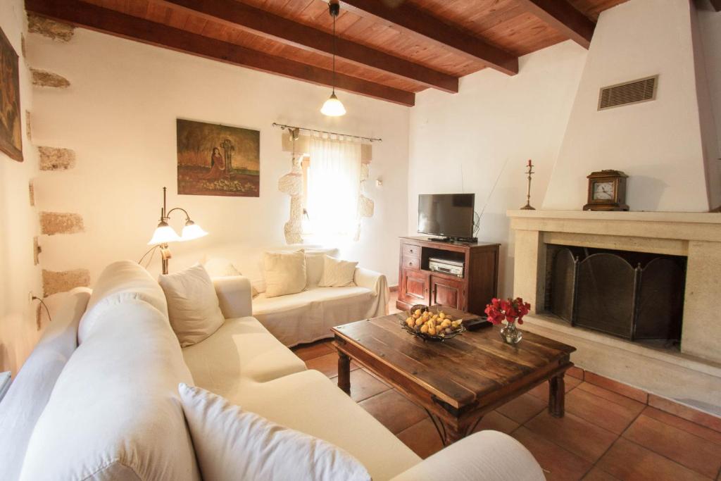 Zdjęcie z galerii obiektu Traditional elegant Cretan Stone Home for families w Chanii