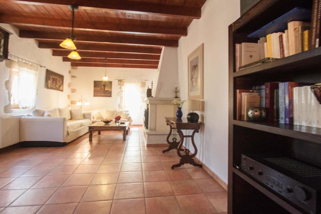 Zdjęcie z galerii obiektu Traditional elegant Cretan Stone Home for families w Chanii