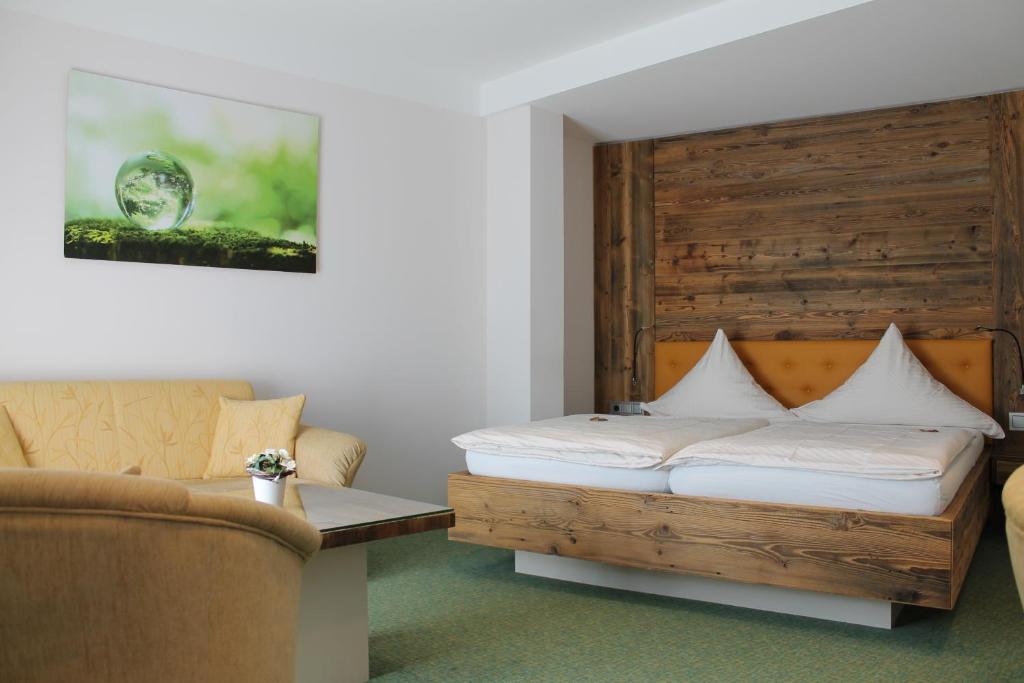 Postel nebo postele na pokoji v ubytování Hotel Salinensee