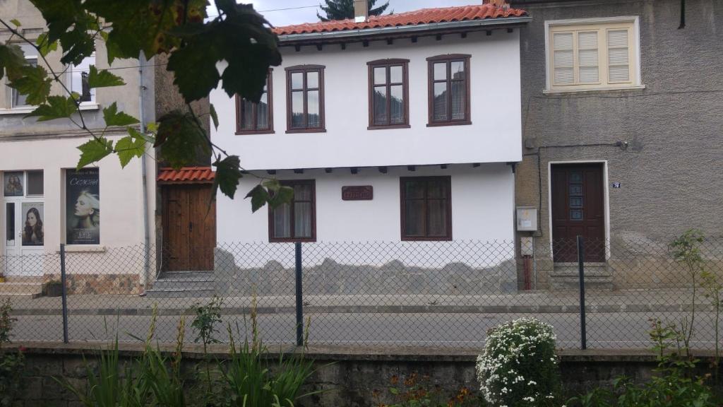 Guest House Strumena - Four-Bedroom House