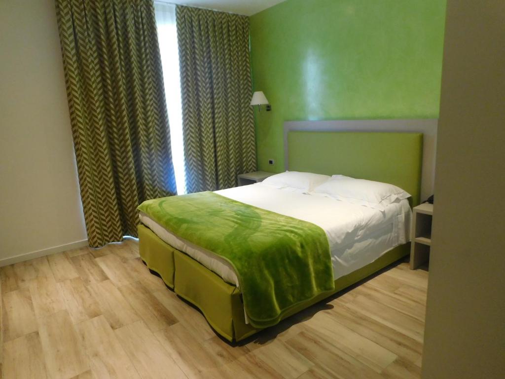 Llit o llits en una habitació de Palace Hotel & SPA La CONCHIGLIA D' ORO