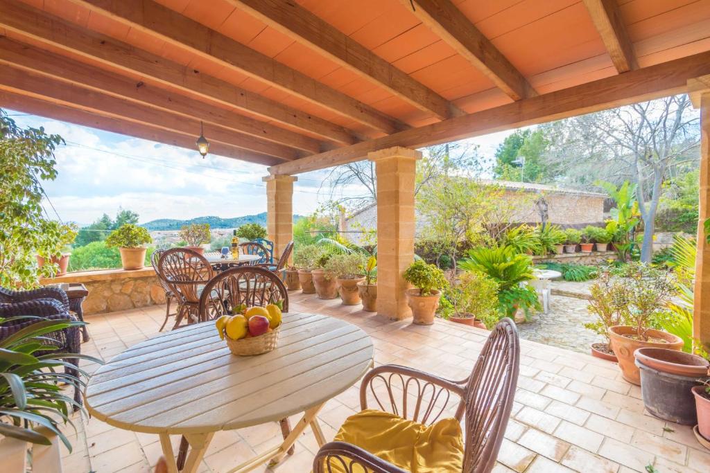 a patio with a table and chairs on a patio at Ca Na Carme (Alaronera) in Alaró