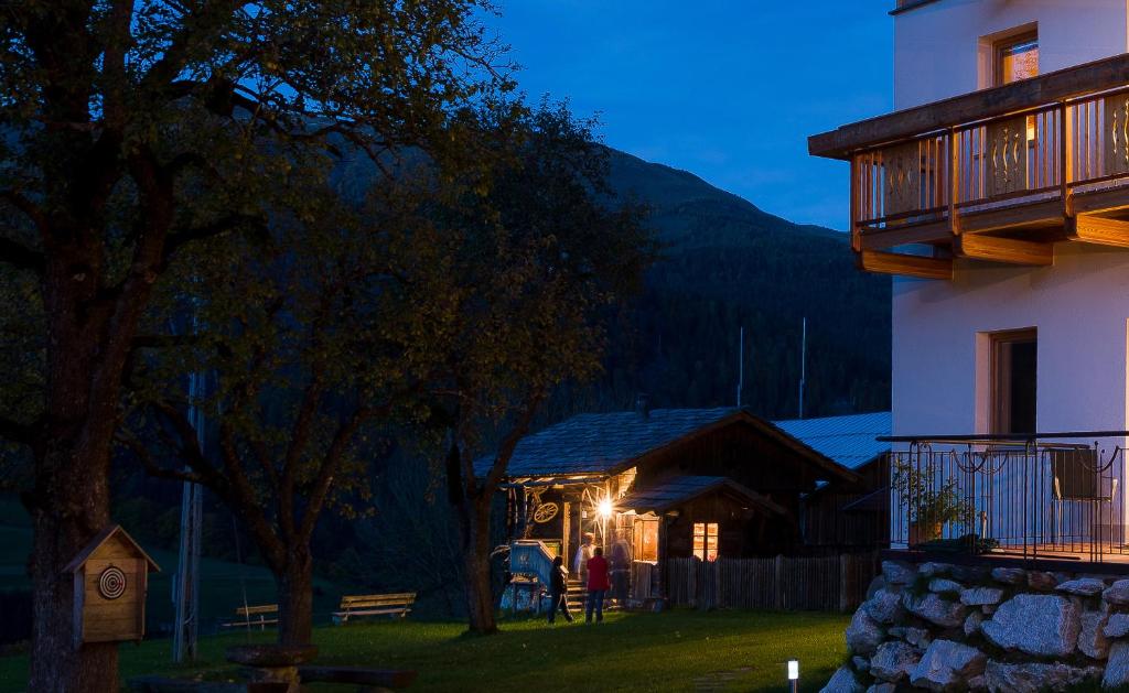 Nespecifikovaný výhled na hory nebo výhled na hory při pohledu z hotelu