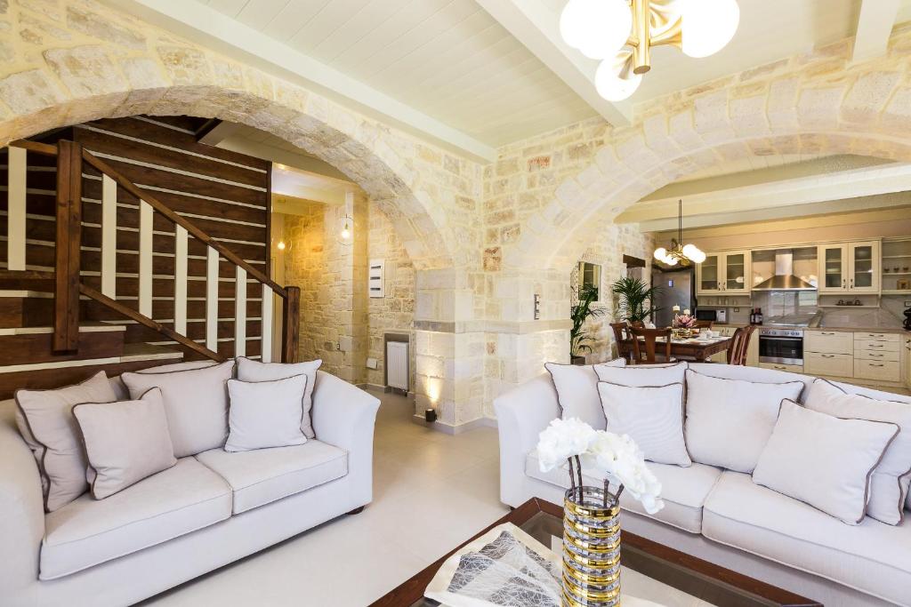 Część wypoczynkowa w obiekcie Caramel Villa, with 40m2 Pool & Spa Whirlpool, By ThinkVilla