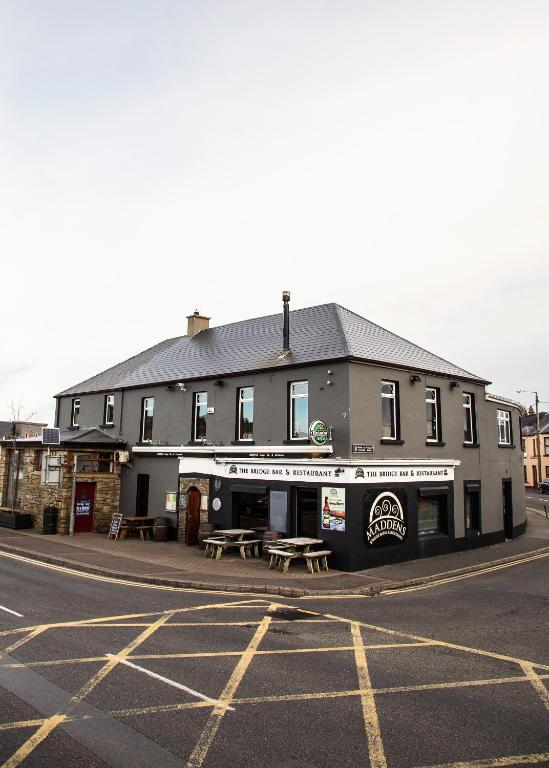 Maddens Bridge Bar & Guesthouse