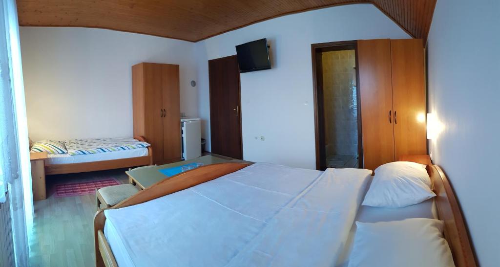 House Anamarija - Habitación Triple Con Balcón