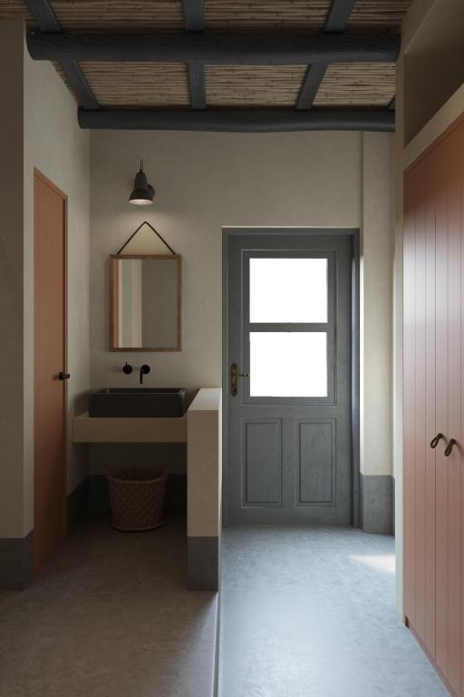 תמונה מהגלריה של Misteli Suites באקרוטירי