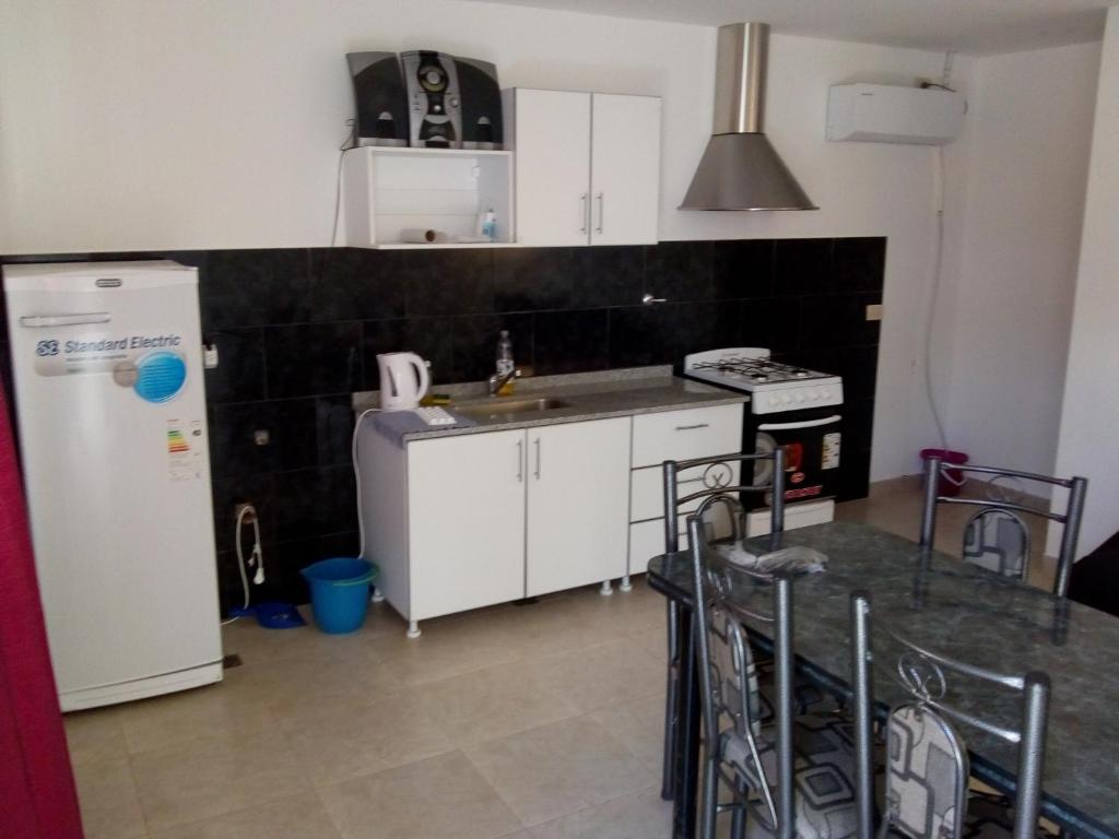 a kitchen with a sink and a refrigerator at Mendoza de sol in Villa Nueva