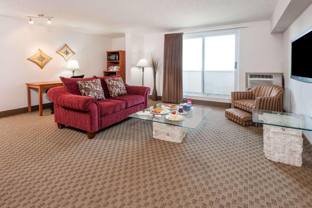 Ramada by Wyndham Edmonton South - Resim 15