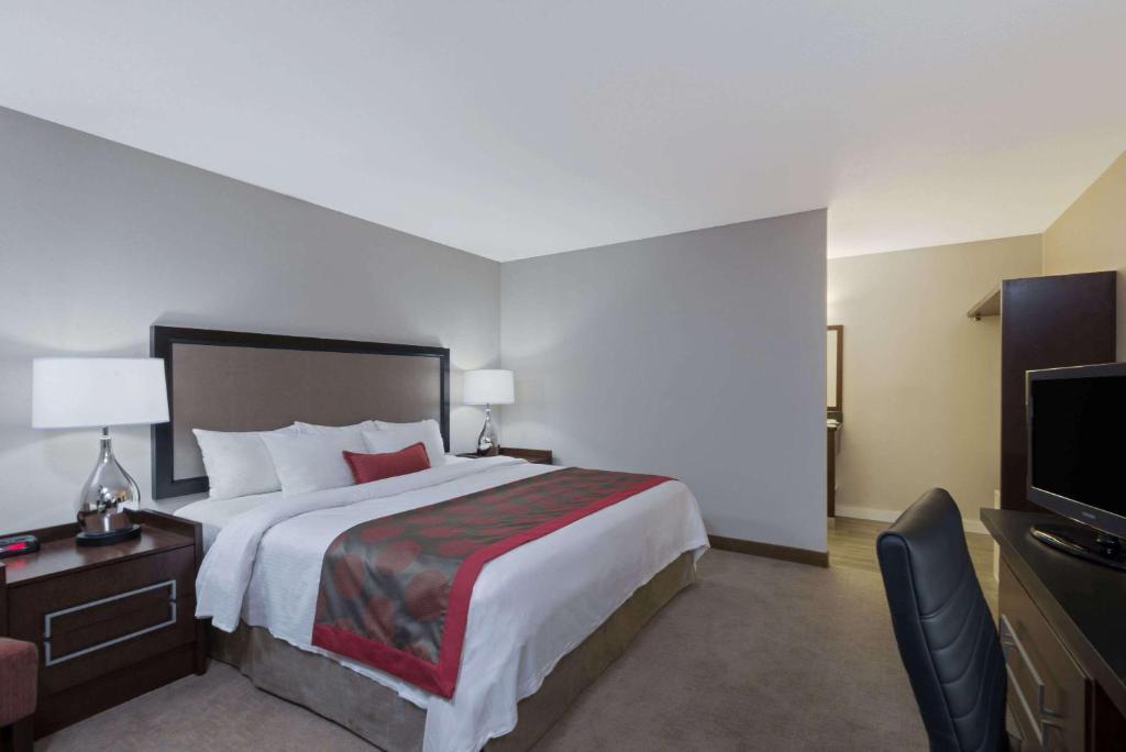 Ramada by Wyndham Boston - 