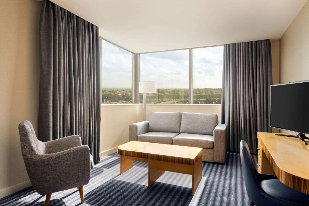 Ramada Hotel & Suites by Wyndham Coventry - Resim 17