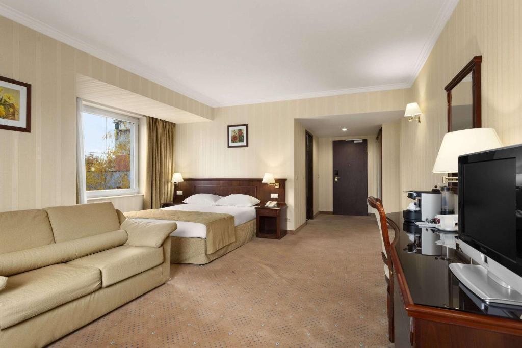 Ramada Hotel & Suites by Wyndham Bucharest North - Resim 8