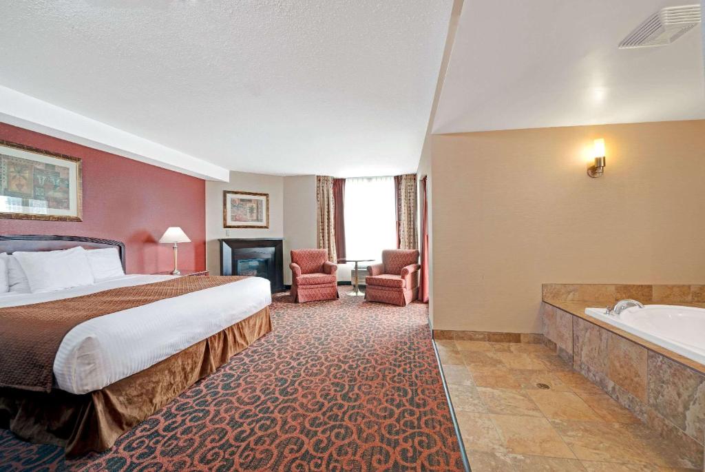 Ramada by Wyndham Niagara Falls/Fallsview - Resim 21