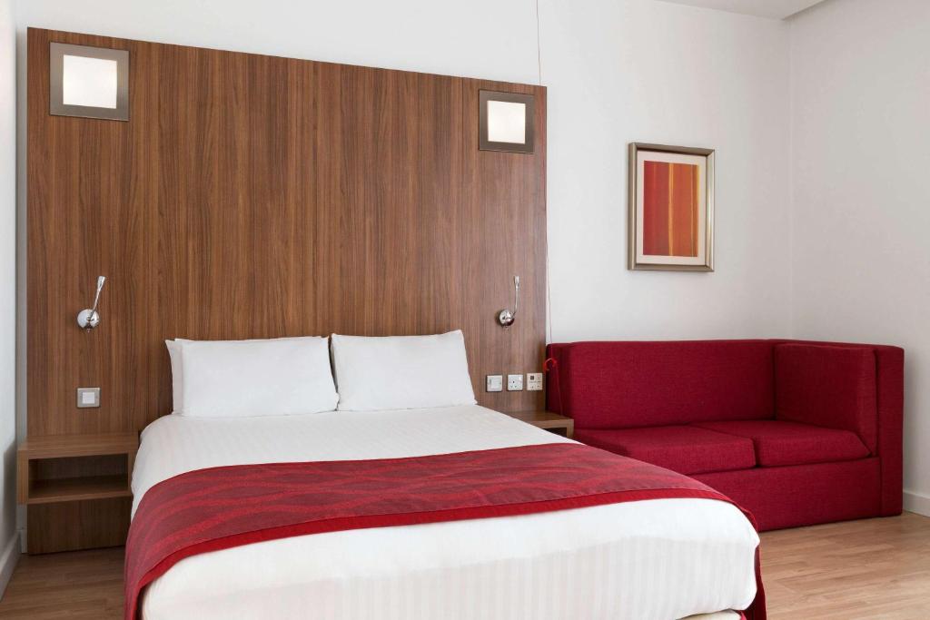 Ramada Encore Leicester City Centre - Business Double Room - Non-Smoking