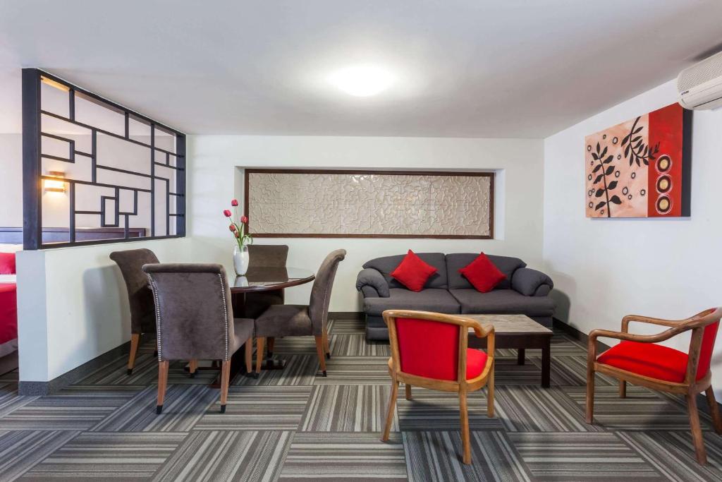 Posezení v ubytování Ramada Plaza by Wyndham Leon