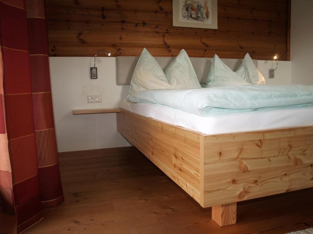 Postel nebo postele na pokoji v ubytování Gästehaus Hubertus