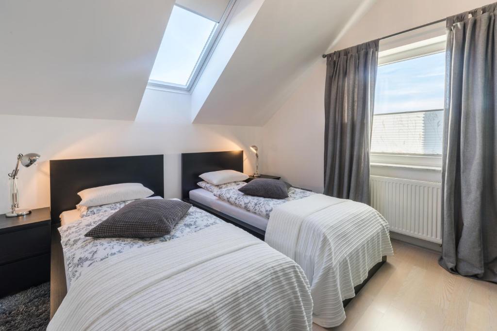 Postel nebo postele na pokoji v ubytování Bled Apartment Kirsch