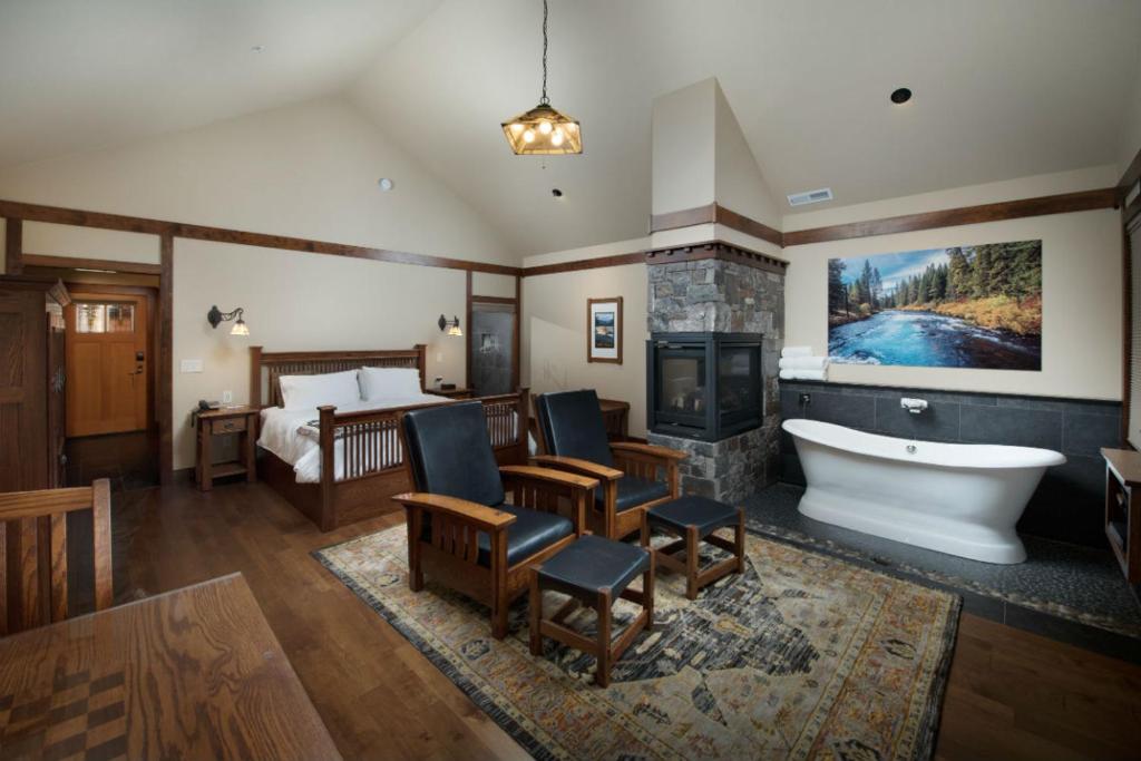 FivePine Lodge - Deluxe Bungalow