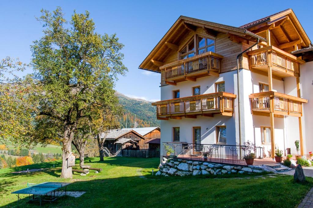 Nespecifikovaný výhled na hory nebo výhled na hory při pohledu z hotelu