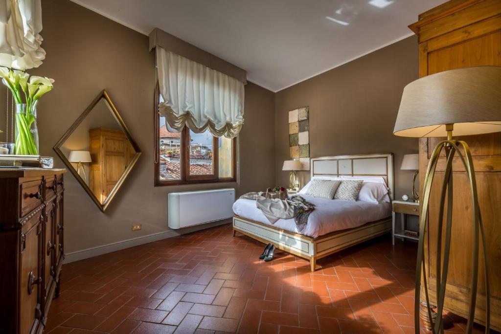 Postel nebo postele na pokoji v ubytování Palazzo Ridolfi - Residenza d'Epoca