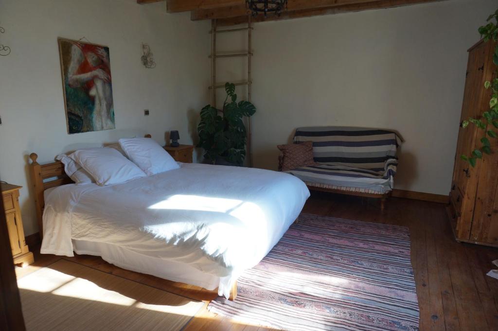 Postel nebo postele na pokoji v ubytování Au garcin