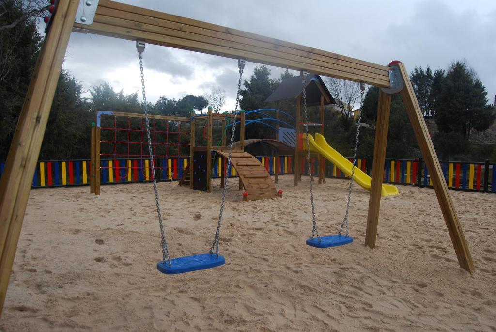 Zona de juegos infantil en Camping El Picachuelo