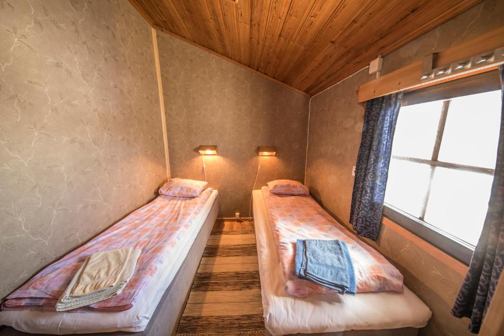 Postel nebo postele na pokoji v ubytování Rajamaa In Lapland