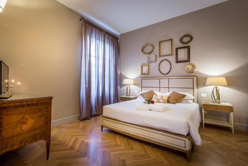 Postel nebo postele na pokoji v ubytování Palazzo Ridolfi - Residenza d'Epoca