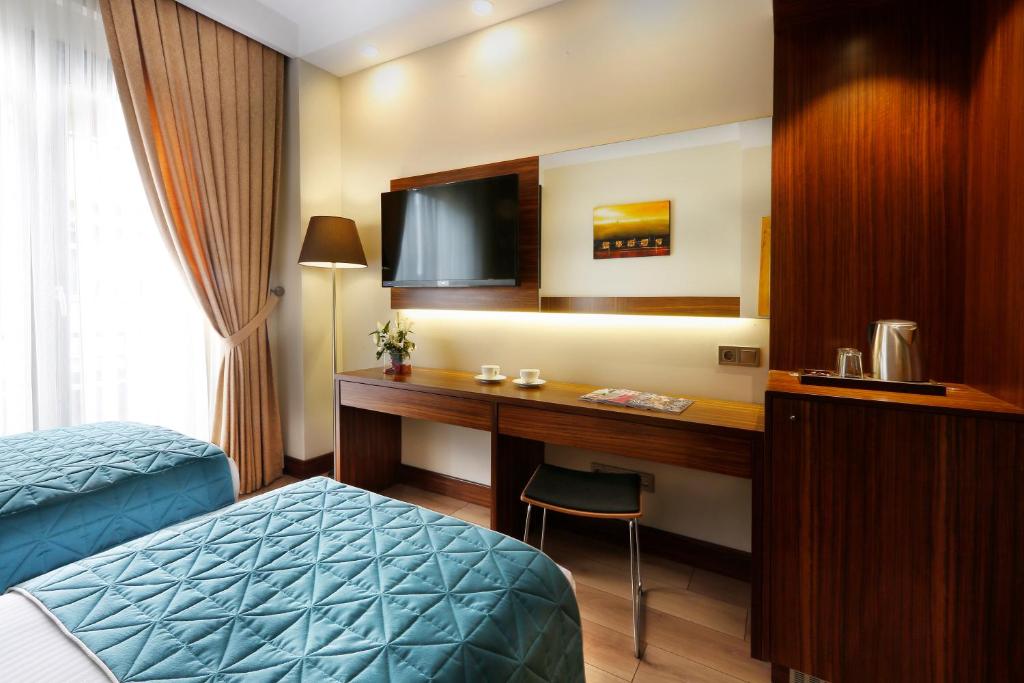 The White Orient Hotel
