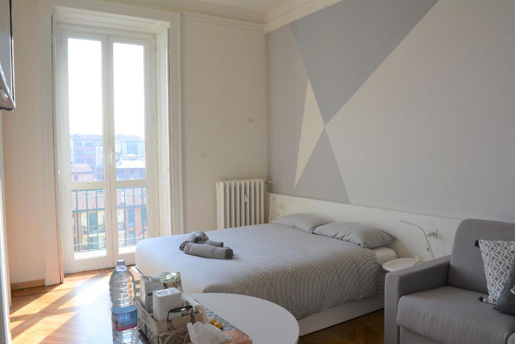 A bed or beds in a room at Aria di Casa - Navigli Darsena