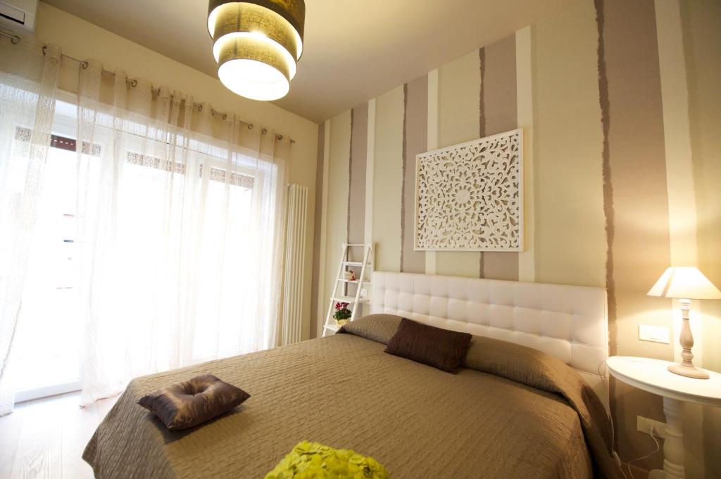 A bed or beds in a room at Quartopiano Guesthouse