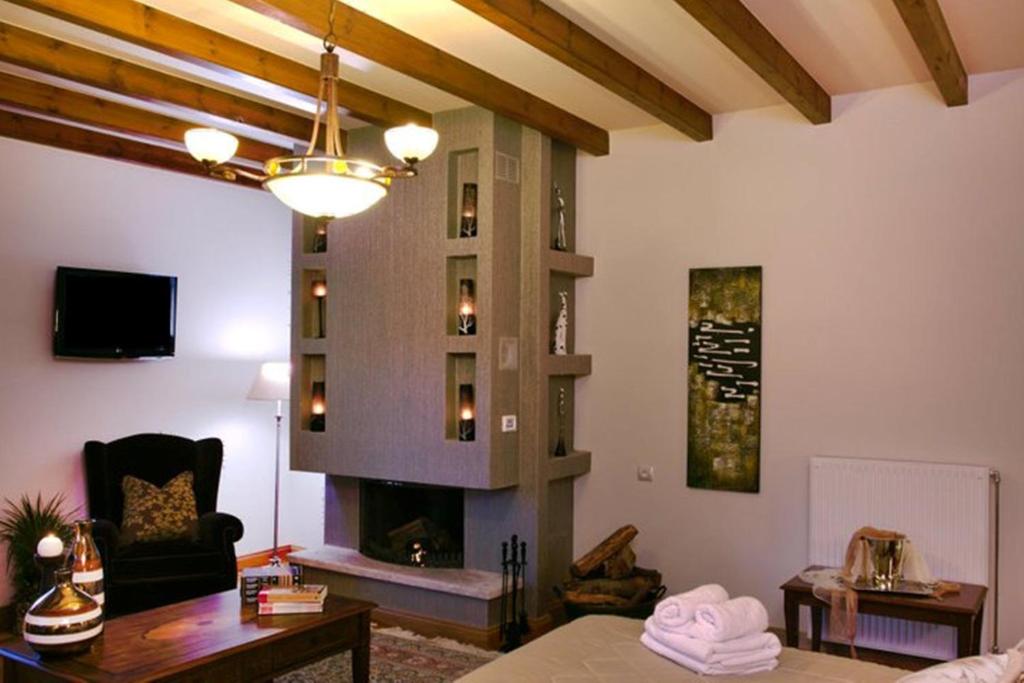 TV a/nebo společenská místnost v ubytování Methexis Boutique Hotel