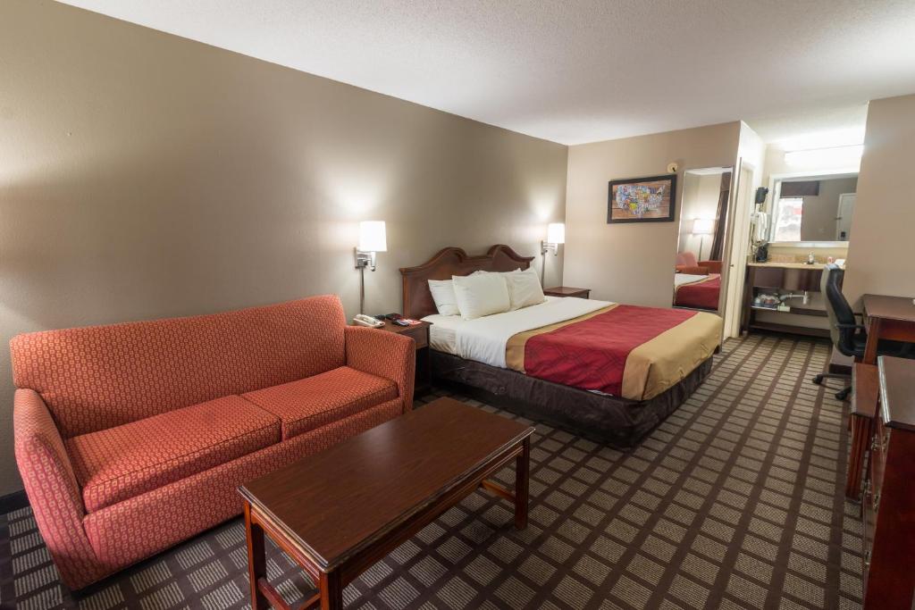 Econo Lodge Garner - Raleigh - King Room - Smoking