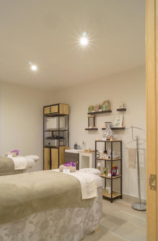 A twin room with two beds, open shelving and a compact dressing area.