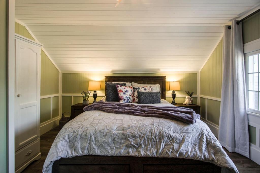 Kelowna Bed & Breakfast - CHATHAM HOUSE - Standard-Suite